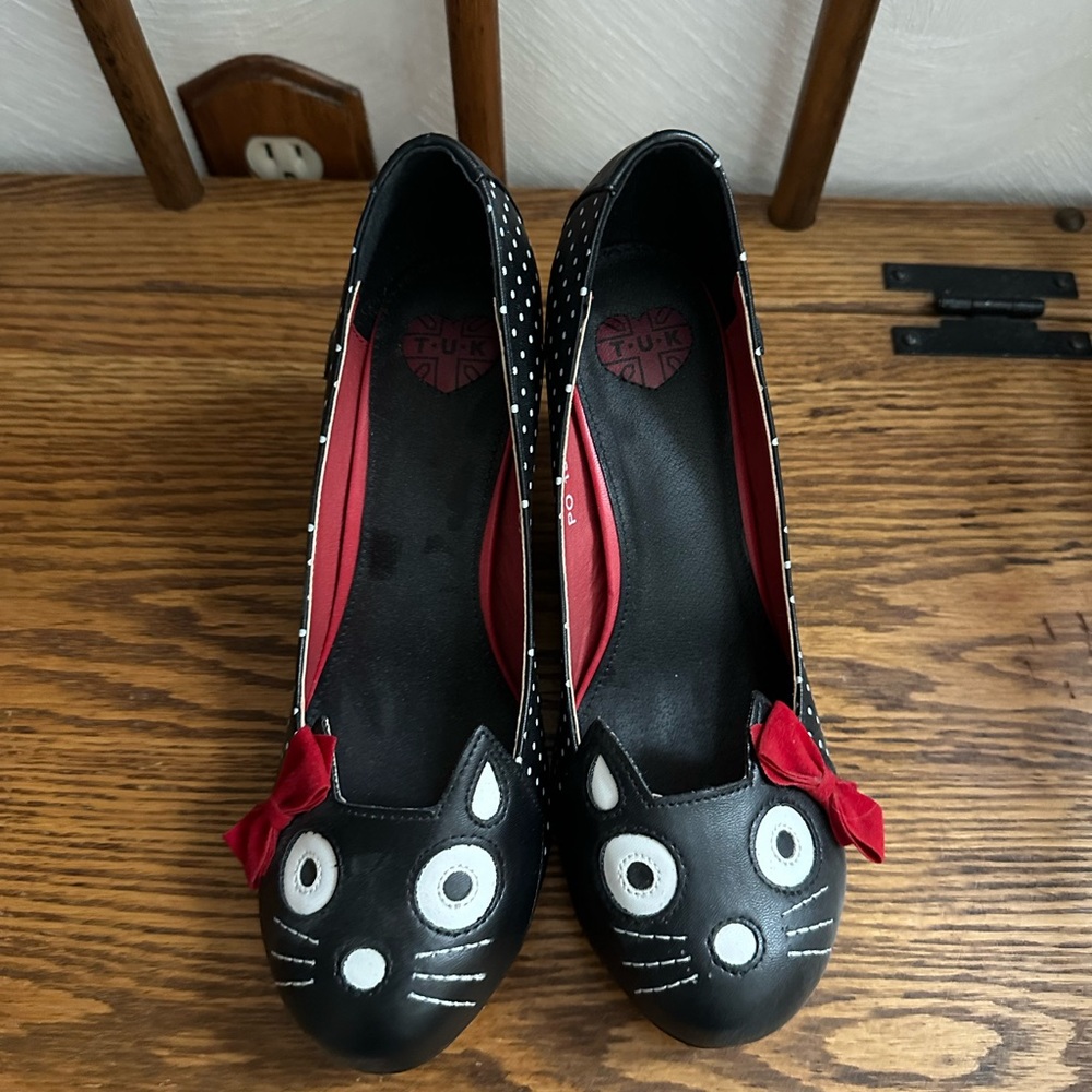 TUK rockabilly kitty heals US7